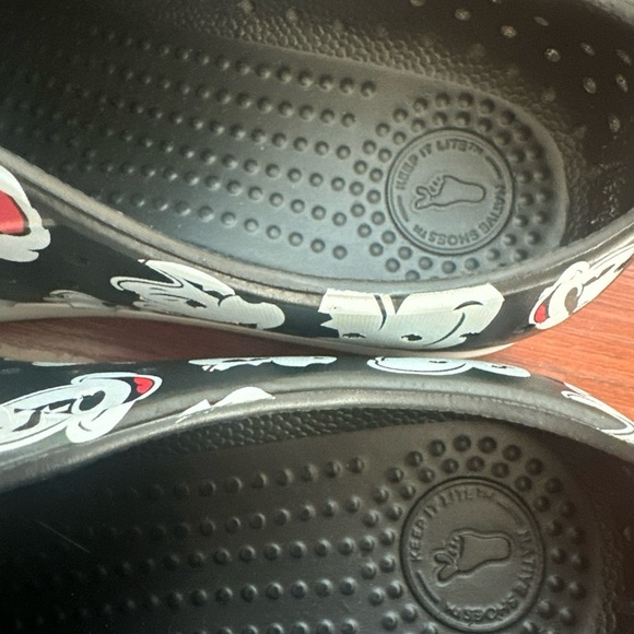 Disney Native Mickey Mouse Shoes White/Black/Red Mens 7 Women 9 Excellent Condit - Picture 7 of 7